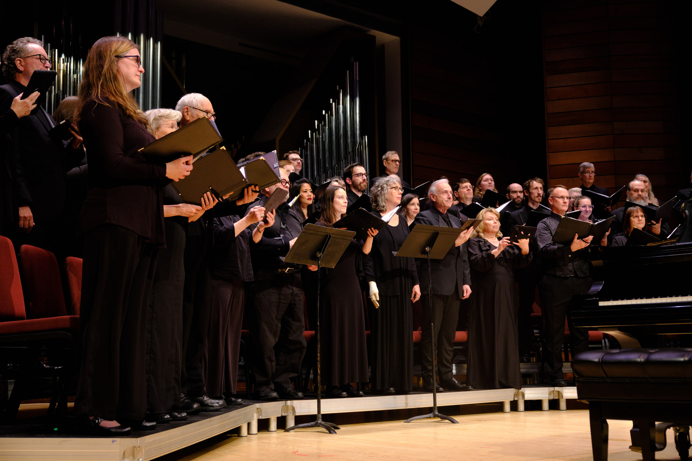Wide-Angle_2nd-Shooter_15 (1) Photo of the chorus.